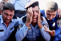 كل أسماء ضباط الدفاع والداخلية في العراق بحوزة المسلحين