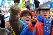 الرئيس الأوكراني يزور موسكو والمعارضة تواصل التظاهرات 