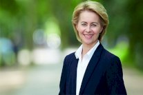 وزيرة الدفاع الألمانية الجديدة ربما تكون خليفة ميركل