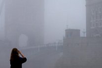 عاصفة هوجاء تعطل خطط الميلاد لآلاف البريطانيين