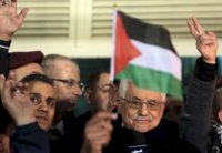 عباس يؤكد الحق بالتحرك الدبلوماسي والقانوني لوقف الاستيطان 