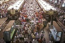 23 قتيلا في حريق داخل قطار في جنوب الهند 