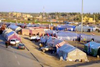 اشتباكات قرب ساحة اعتصام الرمادي والشرطة تبدأ بإزالة خيامها