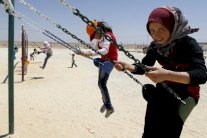 لاجئون سوريون يعتصمون في مليلية الإسبانية شمال المغرب 