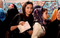 الإقتراع في إيران انتهى... المُتنافسون يدعون إلى الهدوء وانتظار النتائج