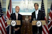 وصول كيري وهيغ إلى قصر الإليزيه لبحث الوضع السوري مع هولاند 