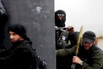 المال يتدفّق على الجهاديين في سوريا بعد أن غيّر مُمولوهم تكتيكاتهم