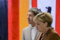 ميركل تفوز في الانتخابات التشريعية ومضطرة للتحالف مع المعارضة