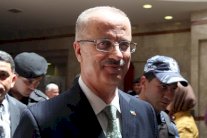 الحكومة الفلسطينية تؤدي اليمين بعيدا من الاعلام 