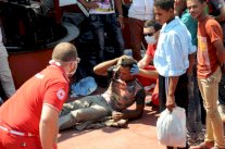 مئات المهاجرين المتسللين يصلون الى الشواطىء الايطالية