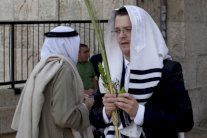 الخاطبة تعود إلى المجتمعات اليهودية بأسلوب متطور