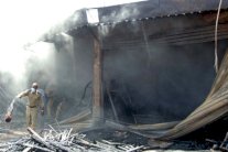 الحكومة السودانية ترفض التراجع وتلجأ لسلاح التعتيم الإعلامي