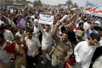 خطباء المحتجين السنة يصفون تهديدات المالكي لهم بالرعناء