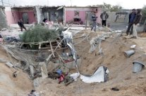 مدرعات اسرائيلية تطلق قذائف على شمال قطاع غزة