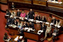 إيطاليا: طرح الثقة بالحكومة أمام البرلمان الاربعاء