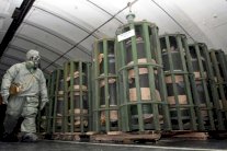 وصول خبراء نزع الكيميائي إلى بيروت في طريقهم إلى دمشق 