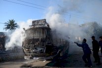 17 قتيلا على الاقل واربعون جريحا في انفجار حافلة في باكستان