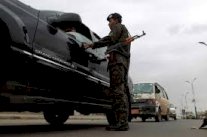 اصابة عقيد في الاستخبارات اليمنية في تفجير استهدف سيارته في عدن