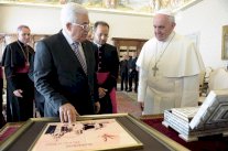 عباس يرحب بزيارة البابا الى الاراضي المقدسة