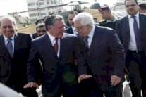 العاهل الأردني والرئيس الفلسطيني بحثا تطورات مفاوضات السلام