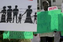 10 آلاف مهاجر أفريقي يتجمعون أمام الكنيست الإسرائيلي