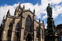 طلاب مسلمون يتزوجون بمعوقات ذهنيًا لضمان الإقامة في بريطانيا