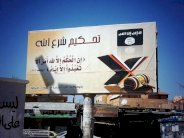 مقاتلو المعارضة السورية يحاصرون مقر داعش في الرقة 