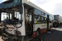 مقتل 27 شخصًا في تصادم حافلة بشاحنة في الهند