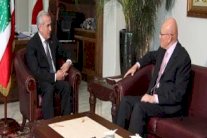 سليمان يواصل مشاوراته مع سلام لتشكيل الحكومة اللبنانية