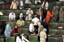 تعطل اعمال المجلس التأسيسي في تونس بعد صدور فتوى بقتل نائب