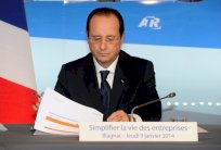 مجلة فرنسية تكشف عن علاقة بين الرئيس هولاند وممثلة 