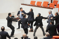 حكومة إردوغان بين فكي الأزمات والإحباطات