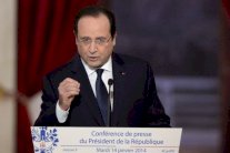 هولاند يتريث في توضيح وضعه مع شريكة حياته 