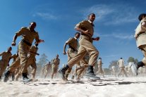 مقتل عشرة جنود في هجمات للقاعدة في وسط اليمن