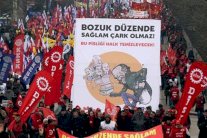 كولن يهدد عرش أردوغان وأتباعه يتعهدون بإسقاط النظام