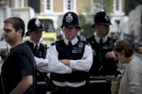 بريطانيا تعتقل امراتين يشتبه في علاقتهما بانشطة ارهابية