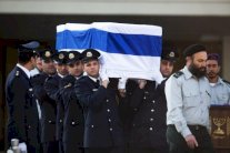 دفن أرييل شارون في مزرعته بحماية القبة الحديدية