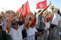 احتفال رسمي صغير في ذكرى الثورة في تونس 