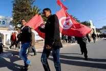 قضاة تونس يتظاهرون ويضربون للمطالبة باستقلال القضاء في الدستور الجديد 