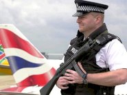 اعتقال 3 عائدين من سوريا في بريطانيا بتهمة الإرهاب 