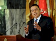 تونس تنتظر دستورها والمشاورات لم تسفر عن تشكيل حكومة 