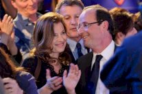 الفرنسيون لهولاند: أعر بلادك اهتمامًا أكثر من حياتك الخاصة