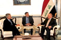 بيرنز يستمع لكلام متناقض من النجيفي والمالكي حول معارك الأنبار