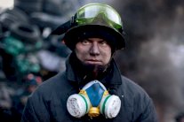 الجيش الأوكراني يطالب يانوكوفيتش بتدابير عاجلة تنقذ البلد