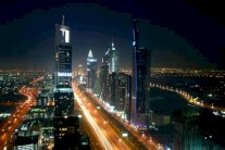 شارع الشيخ زايد في دبي... بطابقين