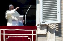 البابا فرنسيس افتتح مجمع اساقفة تاريخيا حول العائلة والزواج