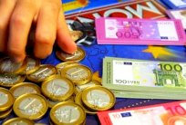 صائغ يوناني باع مجوهرات بـ 6 ملايين يورو بمال 