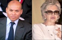 والدة كريم واد لا تفارقه: التهم ضده سياسية 