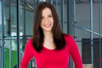 من لاجئة مسلمة إلى وزيرة للتعليم في السويد!