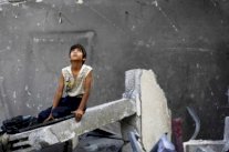 بقايا صواريخ إسرائيل تحف فنية تزين غزة